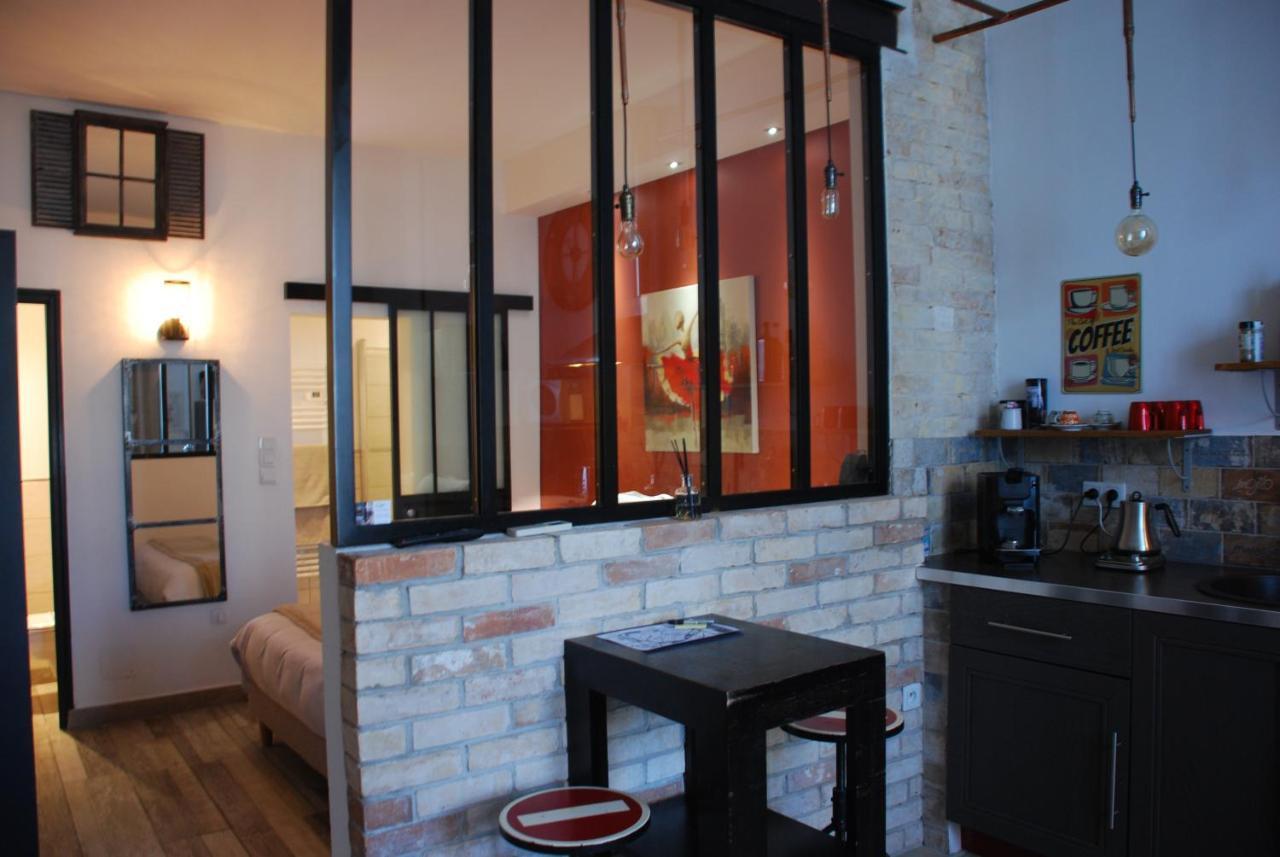 Les Lofts Lägenhet LʼIsle-sur-la-Sorgue Exteriör bild
