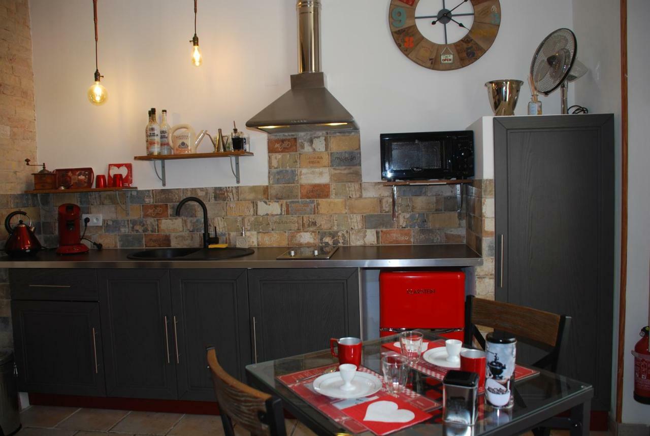 Les Lofts Lägenhet LʼIsle-sur-la-Sorgue Exteriör bild