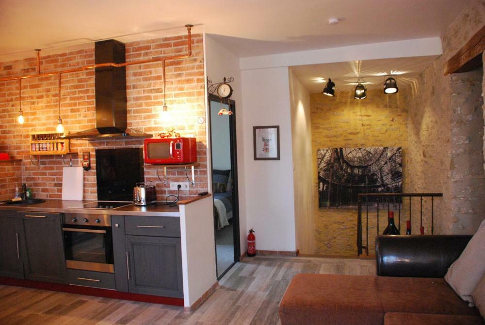 Les Lofts Lägenhet LʼIsle-sur-la-Sorgue Exteriör bild
